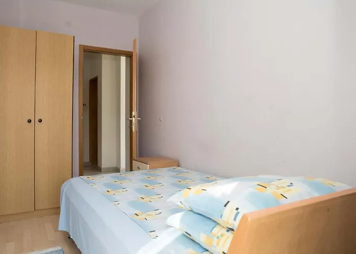 With Wifi Marina, Trogir - 22691 아파트 산책길