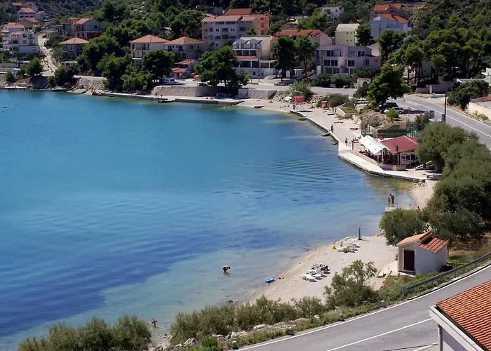 With Wifi Marina, Trogir - 22691 아파트 산책길