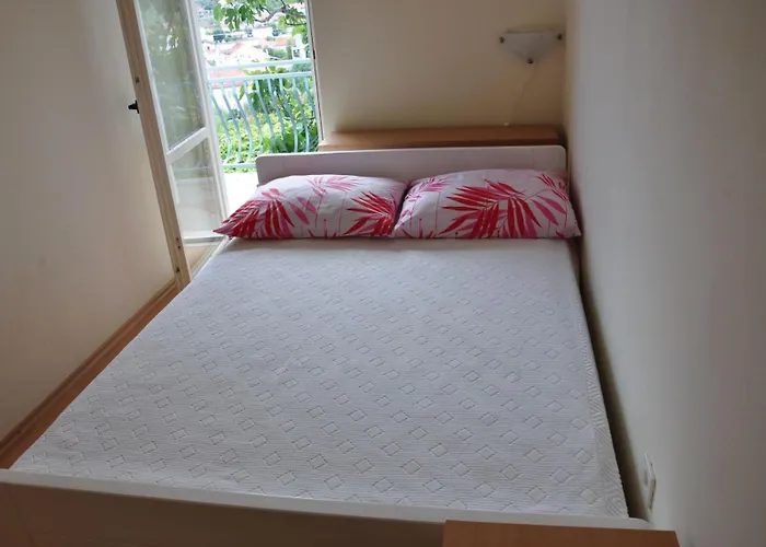 With Wifi Marina, Trogir - 22691 아파트 산책길